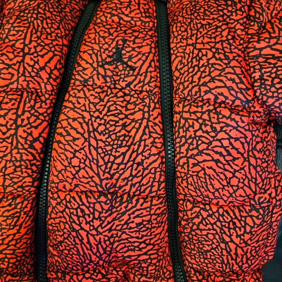 Baby boy or girl hooded Jordan snowsuit. Size-Baby 6-9 months - Picture 2 of 2